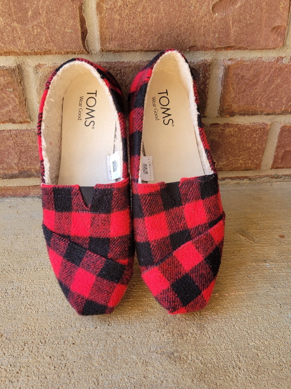 TOMS Women’s 6.5 Red Black Buffalo Plaid Fleece Lined Slip On Shoes